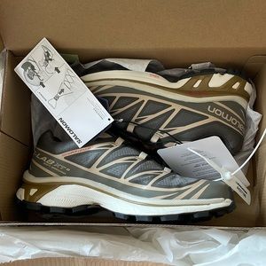 Salomon XT-6 sneakers - beluga/pewter/gold - size 7.5 womens